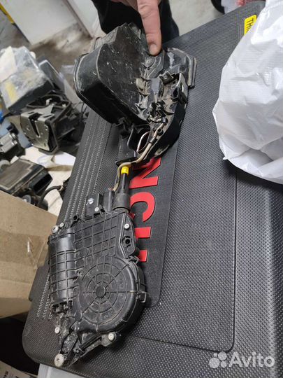 Замок двери+доводчик BMW X5 E70