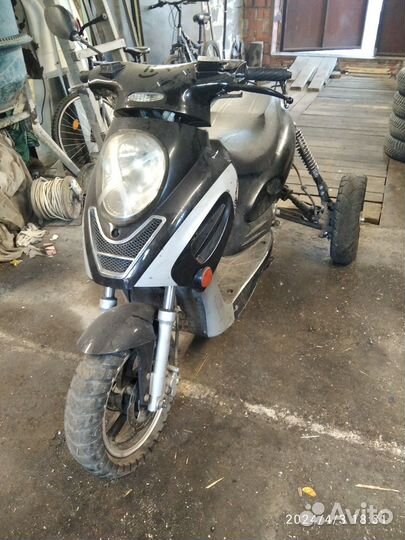 Скутер трицикл