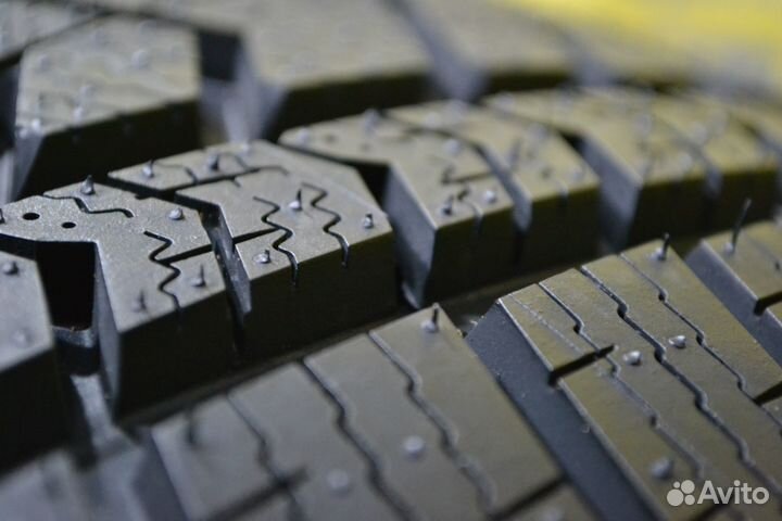 Tourador Winter Pro TSU1 275/35 R19 102V