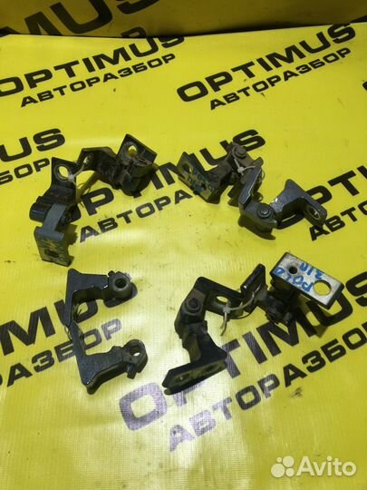 Петля двери Volkswagen Polo