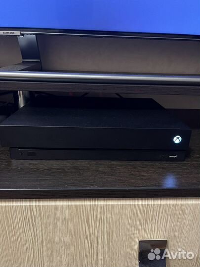 Xbox one x 1tb