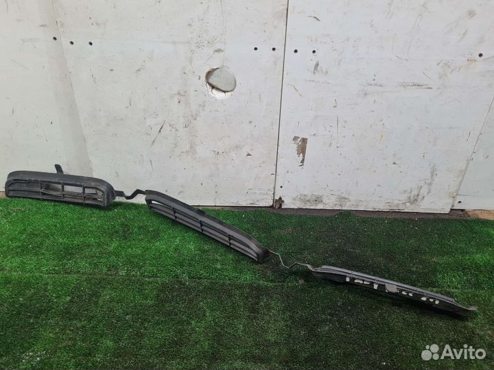 Решетка переднего бампера Toyota RAV4