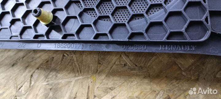 Сетка динамика, прав. перед. дверная карта Renault