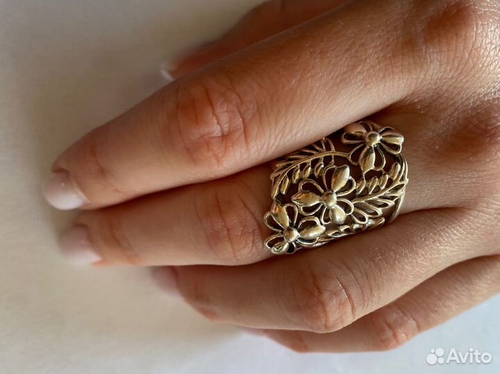 Серебряное кольцо женское