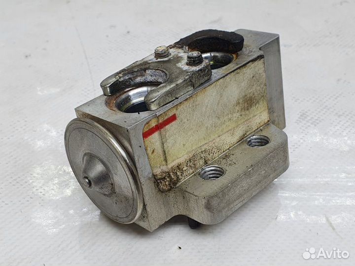 Клапан кондиционера Volkswagen Jetta 6 2.0 TDI