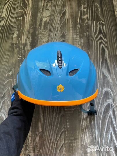 Горнолыжный шлем