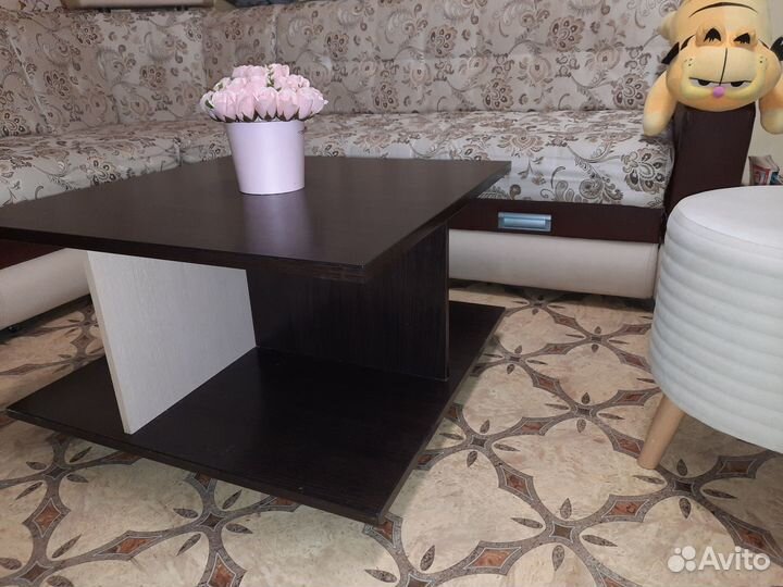 Журнальный столик на колесах бу