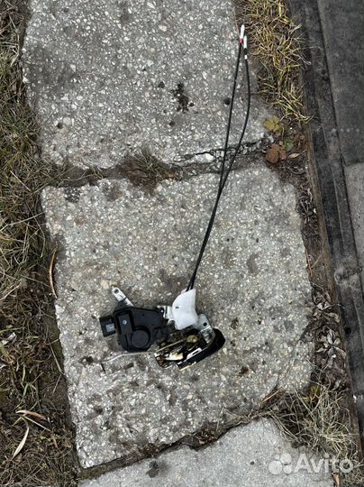 Продам левый передний замок