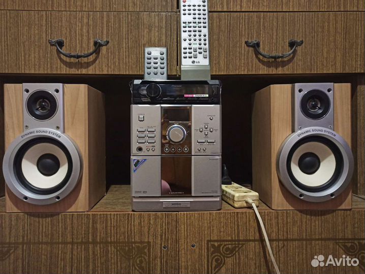 Музыкальный центр LG