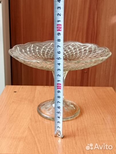 Ваза для фруктов на ножке