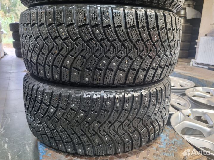 Michelin X-Ice North XIN2 215/50 R17