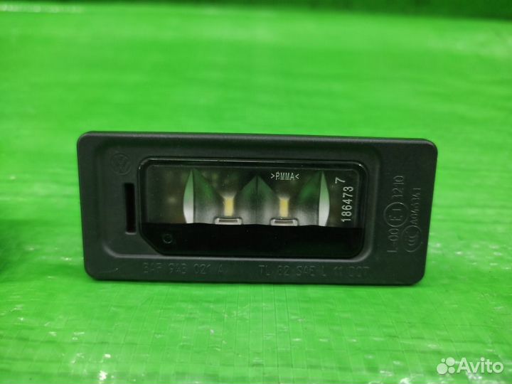 Подсветка номерного знака зад. Volkswagen Tiguan