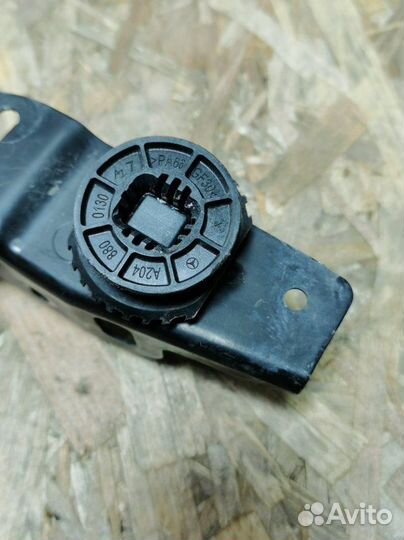 Кронштейн фары передний правый Mercedes-Benz