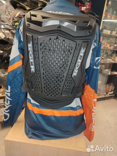 Защитный панцирь tiger TR-H6 (Черный, 587488-2)