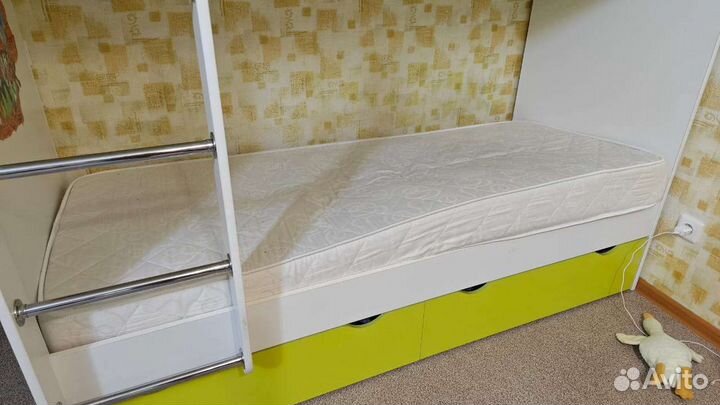 Двухъярусная кровать бу с матрасами