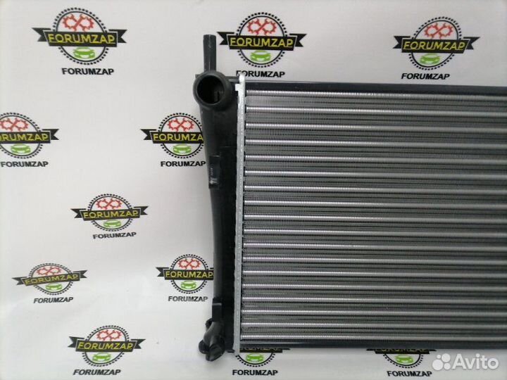 Радиатор охлаждения двигателя Ford Fusion