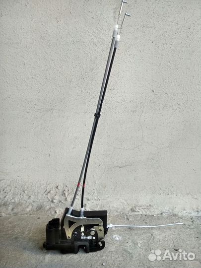 Замок двери передней левой Ssang Yong Kyron