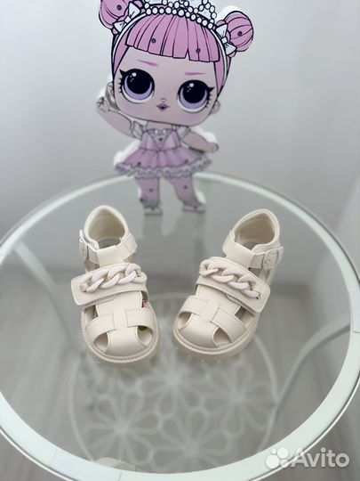 Босоножки для девочки новые
