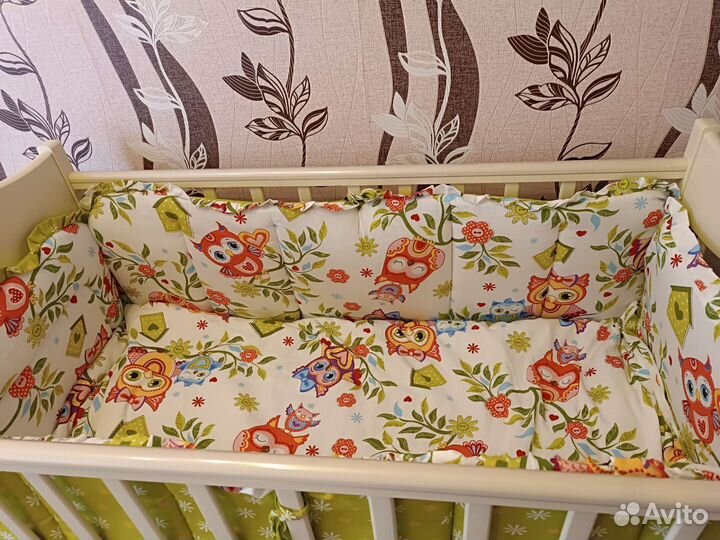 Детская кроватка с маятником и пеленальным комодом