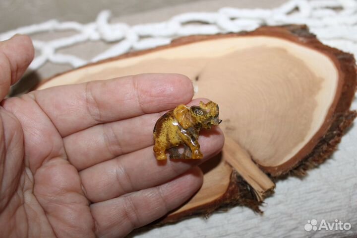 Янтарь натуральный статуэтка слоника