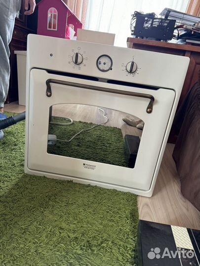 Духовой шкаф встраиваемый Hotpoint Ariston