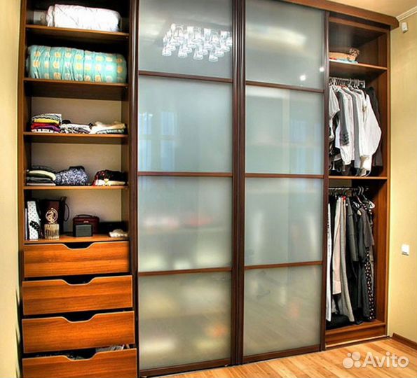 Зеркальный шкаф