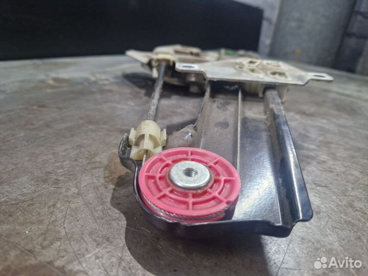 Стеклоподъемник электр. задн левый Cadillac BLS