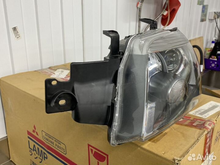 Фара левая Митцубиси Аутлендер 1