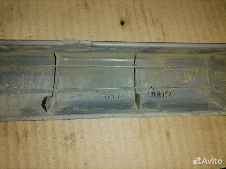 Накладка замка багажника Тойота краун GS131