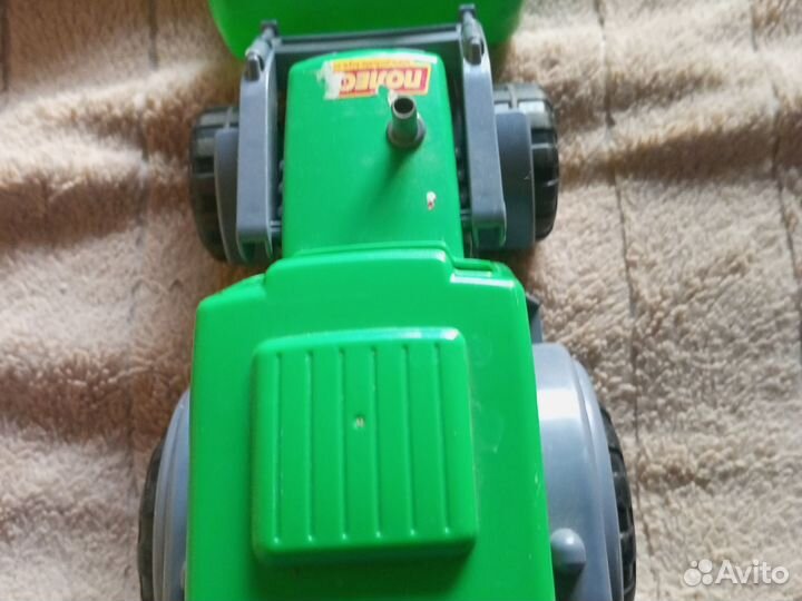 Трактор игрушка