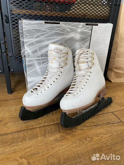 Фигурные коньки jackson elle