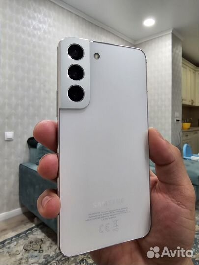 Samsung Galaxy S22, 8/256 ГБ