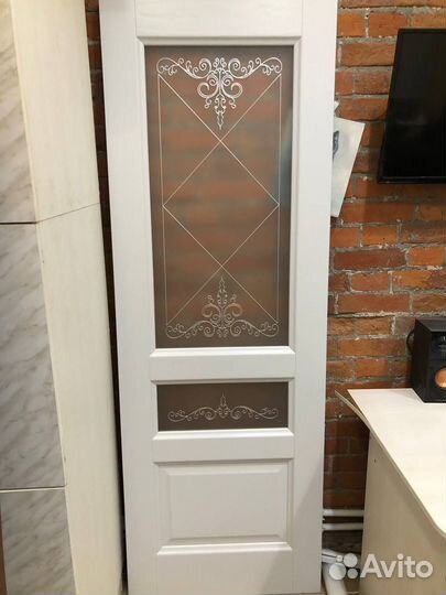 Дверь с витрины, новые, разные