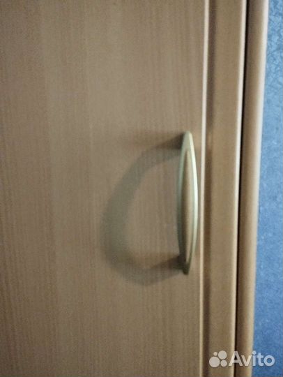 2 шкафа в детскую, пенал и со стеклом