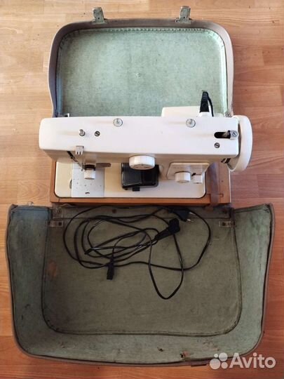 Швейная машина Чайка 132м