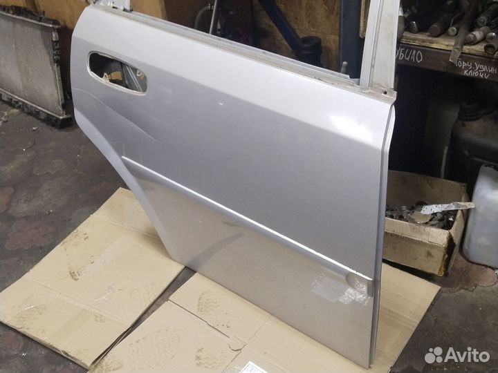 Задняя правая дверь лачети хечбек серый металлик