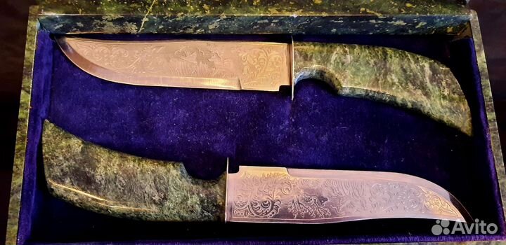 Сувенирные ножи в шкатулке змеевик