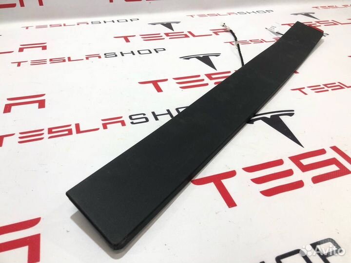 Накладка двери задней левой Tesla Model X 2019