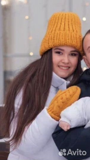 Шапка и варежки женская