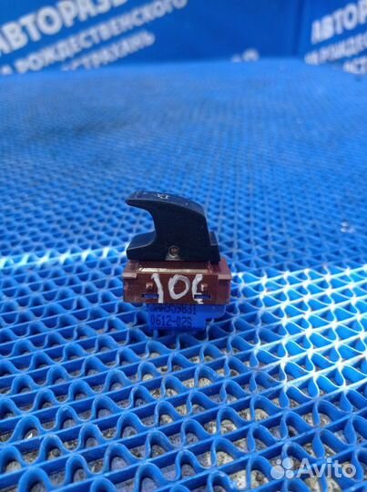 Кнопка открывания багажника Volkswagen Passat B7