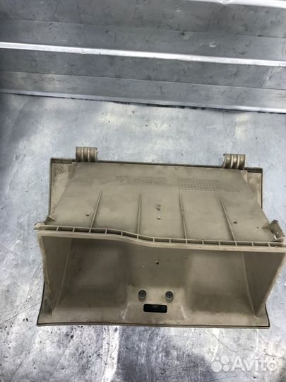 Бардачок Mitsubishi Lancer Cedia CS5A 4G93