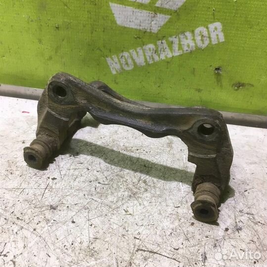 Скоба суппорта переднего Вольво C40