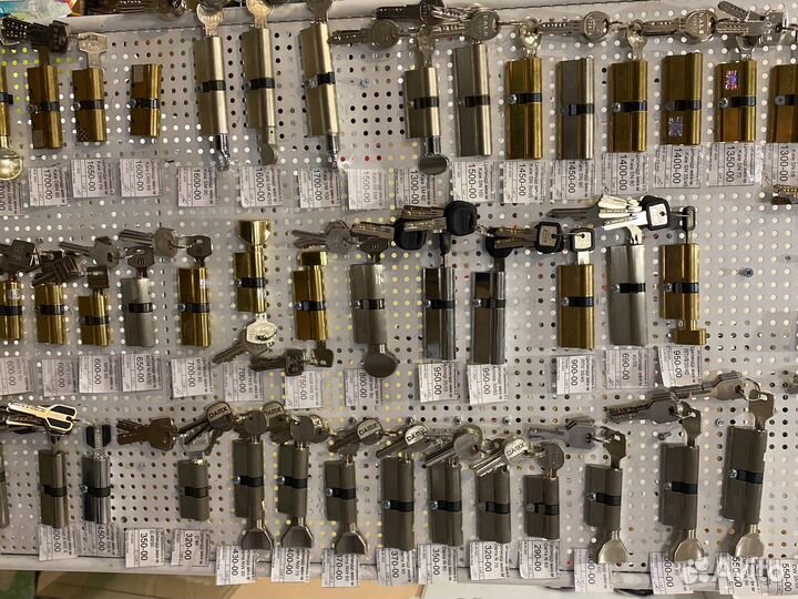 Замки дверные врезные,навесные,накладные, ручки