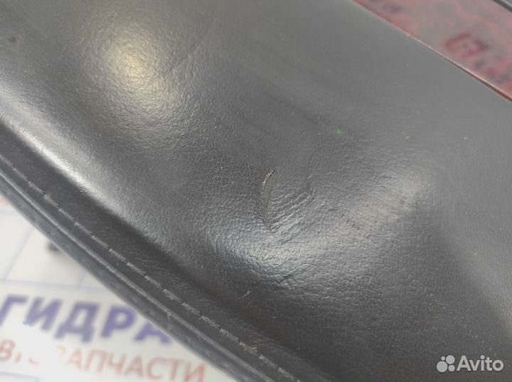 Подлокотник Cadillac Escalade III. Дефект