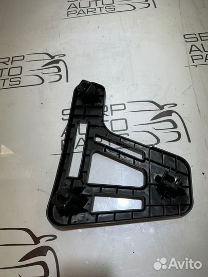 Крепление бампера заднее левое Kia Ceed JD D4FB