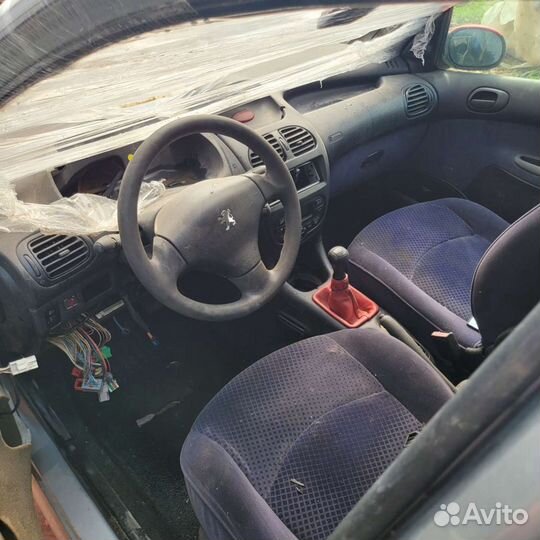 Торпеда с подушкой безопасности на Пежо 206