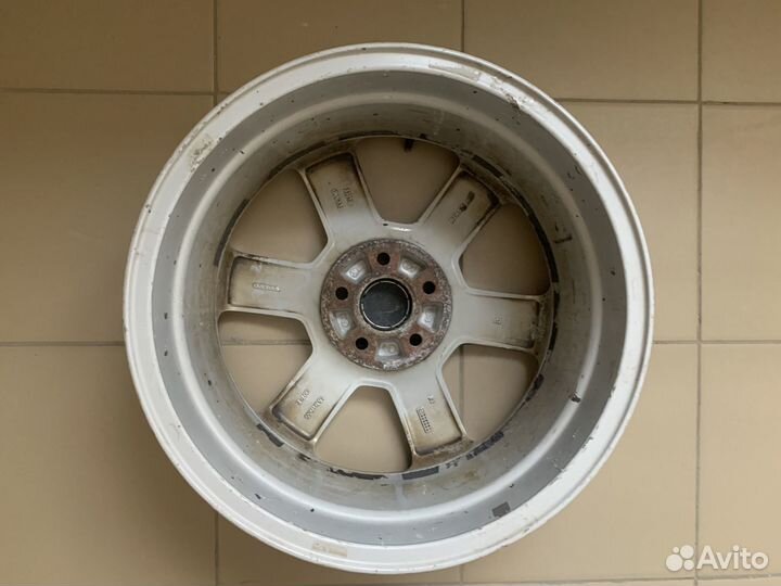 Продаю диск Volvo R17 XC70 S80 XC60 V60 S60 Sargas