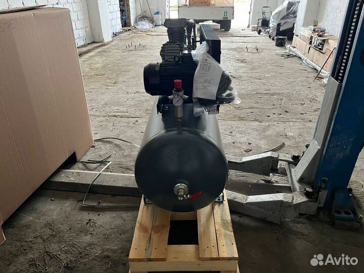 Компрессор поршневой Remeza сб4/Ф-270.LB75