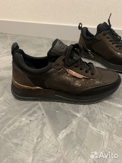 Кроссовки женские 37 размер бу
