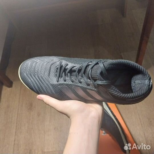 Футбольные бутсы adidas predator
